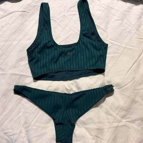 Billabong Ribbed Bikini - Picture 2 of 4